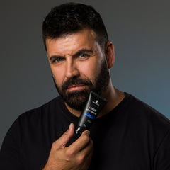 Modelo com Creme de Barbear