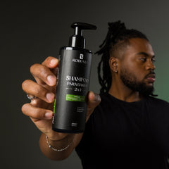 Modelo com Shampoo 2x1 Nômade